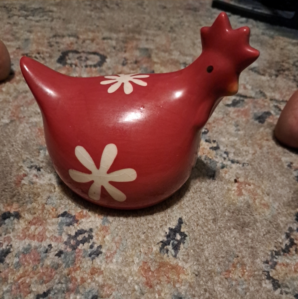 La Dolce Vita Hen House Collection Ceramic Rooster. Red & white